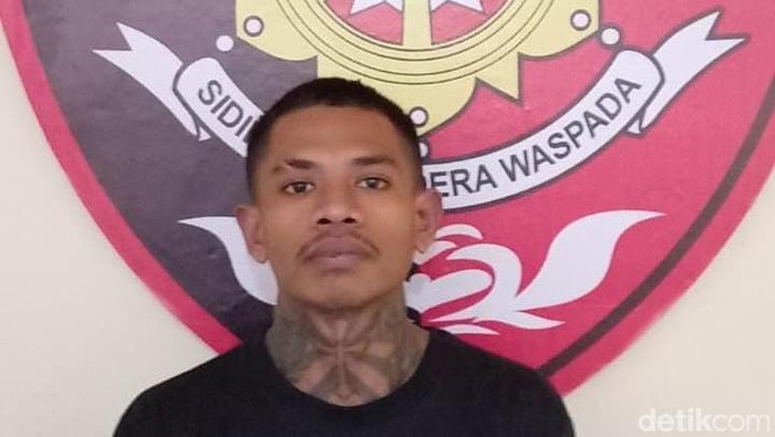 Odiandi Seran Natel, pencuri aki kepergok kemudian ditangkap dan diikat oleh warga di Jalan Fujiyama III, Denpasar. (Dok Polresta Denpasar)