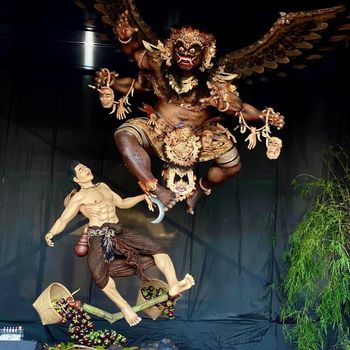 Ogoh-ogoh 'Bhuta Enjek Pupu' karya ST Putra Tunggal, Banjar Belulang, Desa Kapal, Mengwi, Badung.
