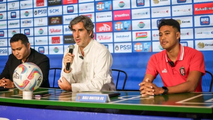 Pelatih Bali United, Stegano Cugurra Teco dalam sesi jumpa pers Bali United vs PSIS.