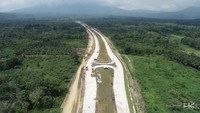 Erick mengatakan eksistensi jalan tol ini ditandai dengan peningkatan pemakaian listrik dan bertumbuhnya sektor industri.