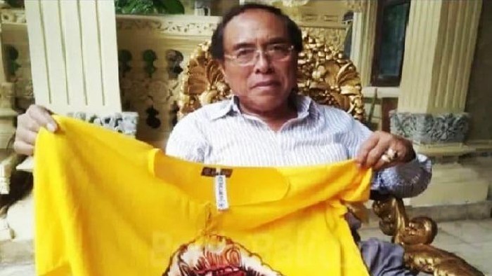 Penemu oleh-oleh kaos khas Bali baju barong Pande Ketut Krisna semasa hidupnya (Istimewa).