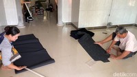 Ahmad Yasir, salah satu perajin songkok di Desa Bojoasri ini, mengaku permintaan songkok mulai naik sejak bulan Februari.