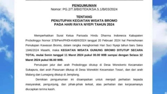 Pengumuman penutupan Gunung Bromo saat Hari Raya Nyepi.