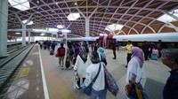 Kereta Cepat Whoosh kembali menorehkan pencapaian dengan berhasil melayani 2 Juta Penumpang. Hal ini dapat tercapai melalui berbagai upaya dan inovasi yang dilakukan KCIC bersama seluruh stakeholder untuk meningkatkan layanan dan minat masyarakat menggunakan Whoosh setelah tiga bulan lebih beroperasi.