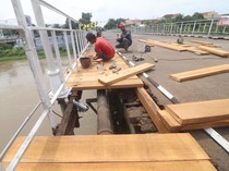Perawatan Jembatan Lama Kediri yang Berusia 155 Tahun