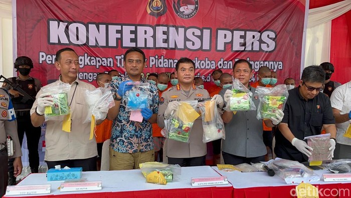 Polda Jambi mengamankan 16 pengedar narkotika selama 2 bulan terakhir.
