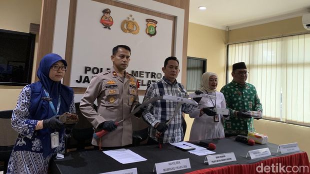 Polisi menangkap 4 pelaku tawuran yang menewaskan pemuda di Mampang Prapatan, Jakarta Selatan
