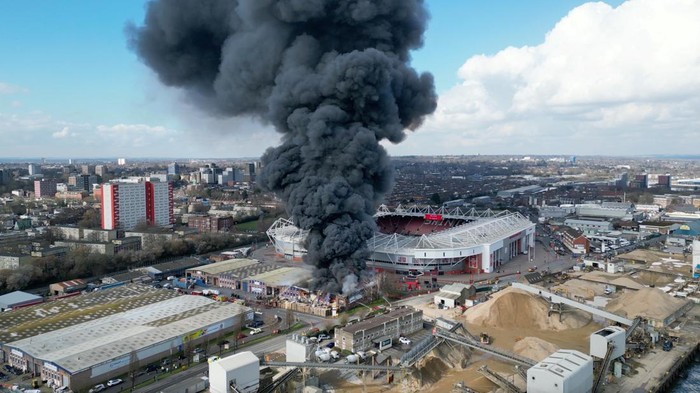 A screenshot shows black smoke billowing near Southampton stadium as flames engulf a nearby building, in Southampton, Britain, March 6, 2024, in this picture obtained from a social media drone footage. JACK/via REUTERS  THIS IMAGE HAS BEEN SUPPLIED BY A THIRD PARTY. MANDATORY CREDIT.