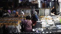 Saat jelang Ramadan, keramaian pengunjung tak hanya terjadi di akhir pekan, melainkan di hari biasa.