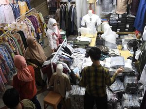 Potret Pasar Tanah Abang Ramai Diserbu Pembeli Jelang Ramadan