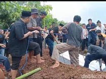 Prosesi Pemakaman Polo Srimulat di Madiun Berlangsung Khidmat