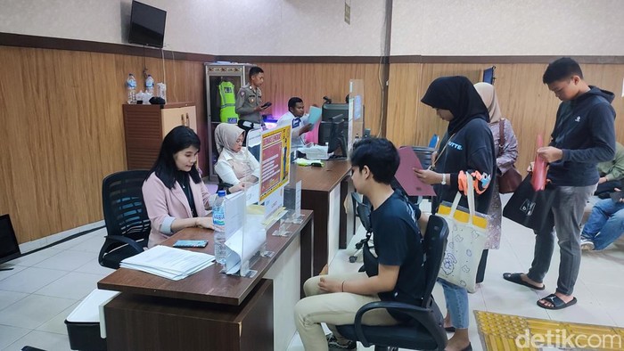 Proses pembuatan SKCK di Polrestabes Palembang.