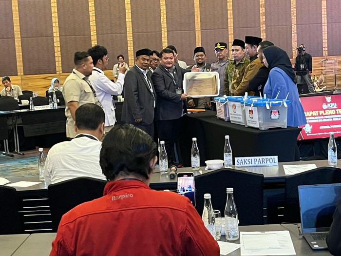 Proses rekapitulasi suara KPU (Rumondang/detikcom)
