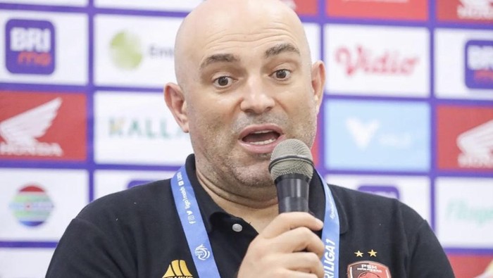 Pelatih PSM Makassar, Bernardo Tavares dalam konferensi pers jelang melawan PSS Sleman Kamis (7/3/2024).