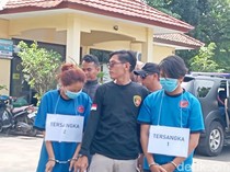 Gestur Devara dan Didot saat Reka Ulang Kasus Pembunuhan Indriana