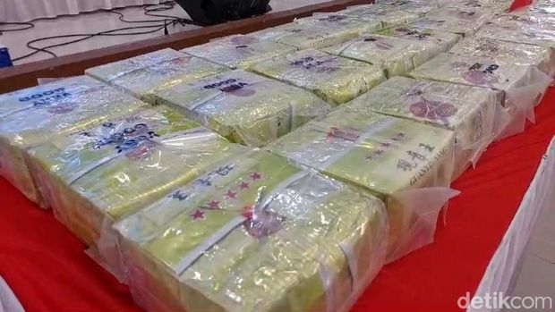 Sabu 87,5 kg diamankan Polda Lampung dari jaringan narkoba Malaysia.