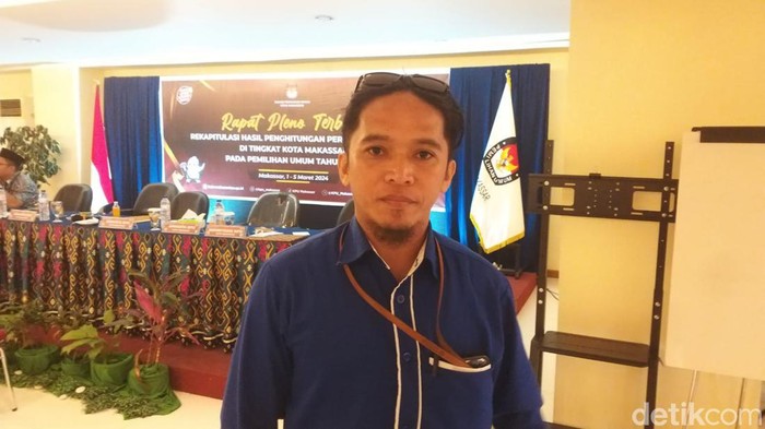 Saksi NasDem, Asriandi Jaya di sela rapat pleno rekapitulasi tingkat Kota Makassar di Hotel Grand Asia.