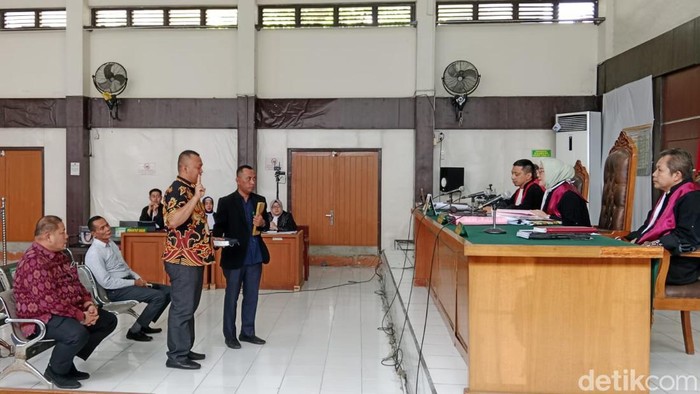 Sidang kasus dugaan korupsi  penerima gratifikasi 3 saksi salah satunya mantan Kasi Pidsus Kejari Palembang.