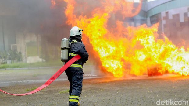 simulasi bandara banyuwangi terbakar