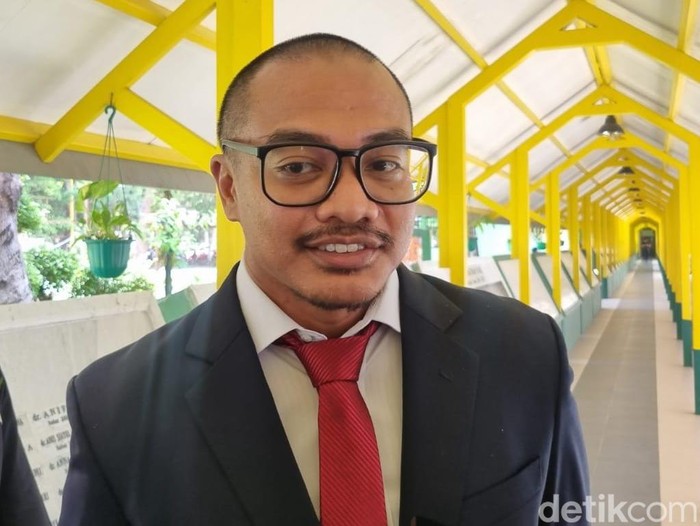 spesialis bedah syaraf lulusan FK Unair, dr Muhammad Kamil PhD SpBS survivor kanker