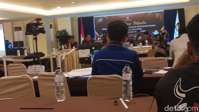 Suasana rekapitulasi suara tingkat Kota Makassar di Hotel Grand Asia.