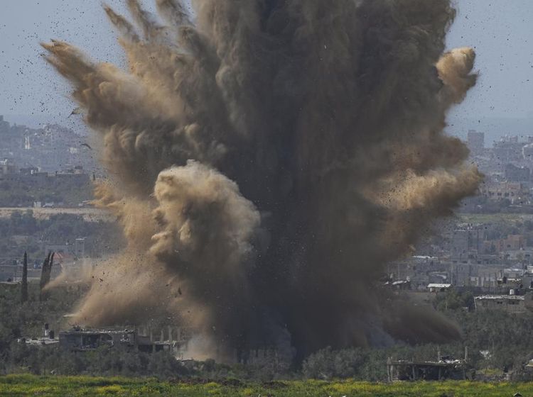 Tentara Israel Terus Bombardir Gaza, Korban Tewas Tembus 30 Ribu!