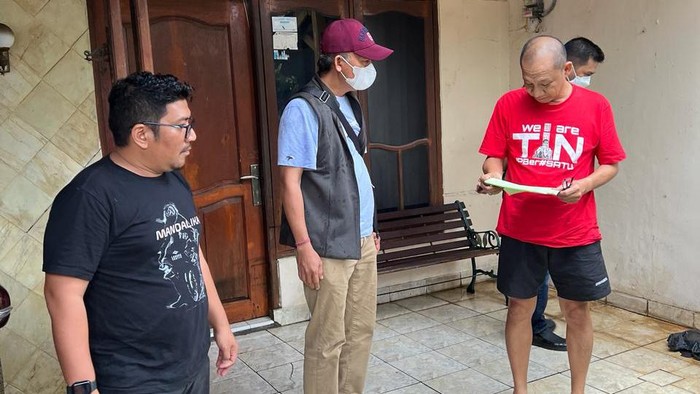 Tersangka inisial HPS yang ditangkap di Bekasi oleh Kejagung