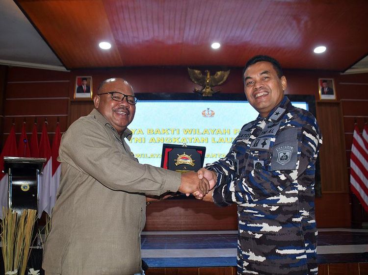 TNI AL Gelar Karya Bakti di Jayapura