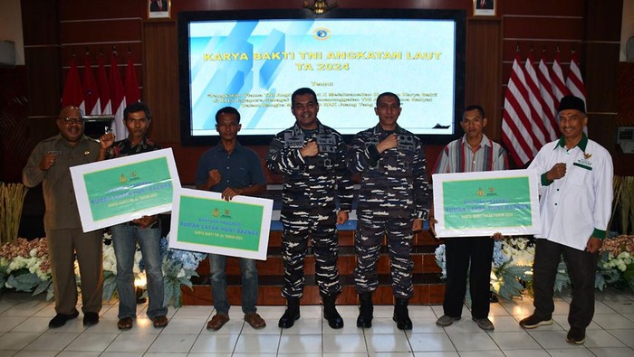 TNI AL Gelar Karya Bakti di Jayapura TNI Angkatan Laut menyelenggarakan Kegiatan Karya Bakti TNI AL di wilayah perbatasan Tahun 2024 di wilayah kerja Lantamal X Jayapura tepatnya di Kampung Nelayan Hamadi selama kurang lebih satu bulan.