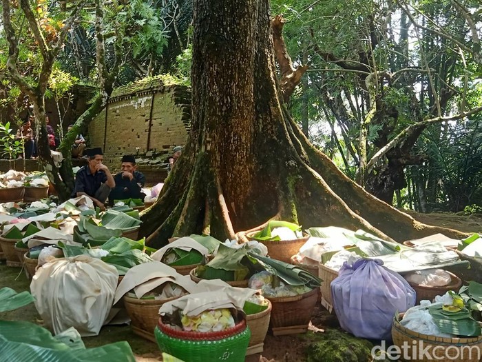 Tradisi Nyadran Gede di Desa Gumelem, Kecamatan Susukan, Kabupaten Banjarnegara, Kamis (7/3/2024).