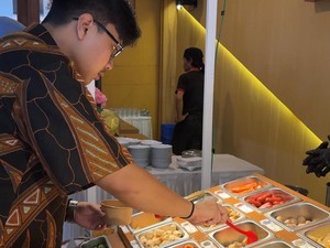 Pengantin Viral Sajikan Seblak Prasmanan, Tamu Bebas Pilih Topping