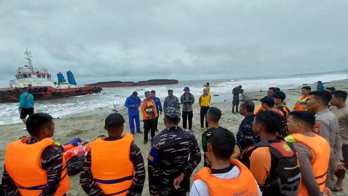 10 ABK dari kapal pengangkut batu bara dievakuasi Basarnas Bengkulu