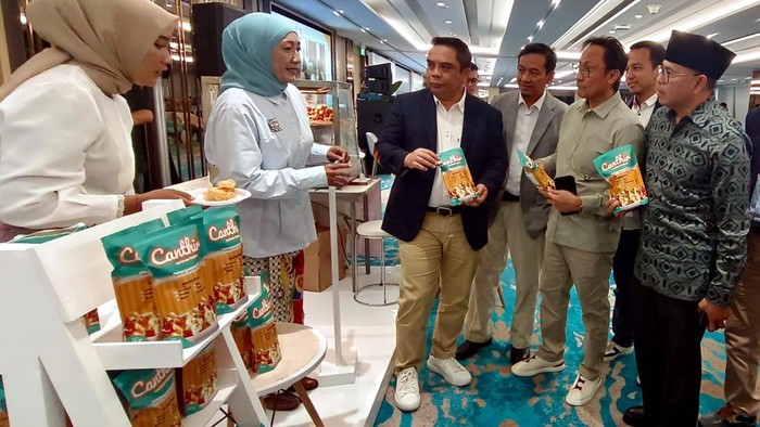 BSI mendorong peningkatan ekosistem halal melalui penguatan potensi UMKM dengan program Selasar. Tahap awal, ada 1.000 sertifikat halal untuk UMKM.