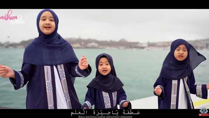 3 Nahla membawakan lagu Wali Songo Sunan Gresik Maulana Malik Ibrahim.
