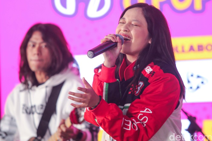 Aksi Shallee Band Guncang Panggung d'Pop Music Day