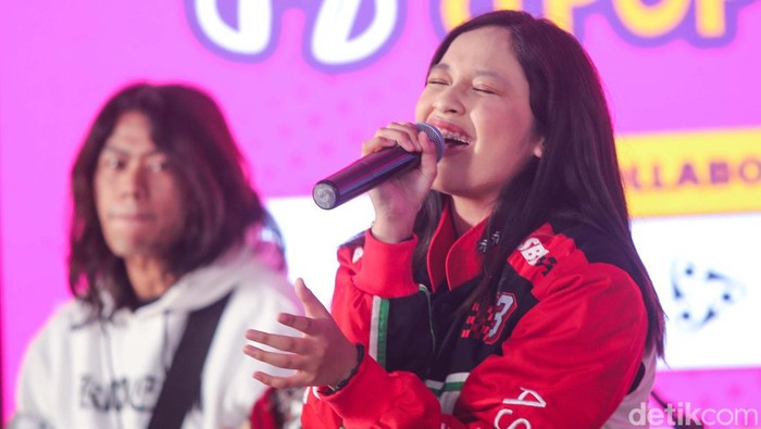 Aksi Shallee Band Guncang Panggung dPop Music Day