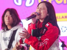 Aksi Shallee Band Guncang Panggung dPop Music Day Aksi Shallee Band Guncang Panggung dPop Music Day