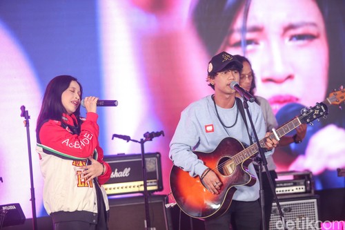 Aksi Shallee Band Guncang Panggung d'Pop Music Day