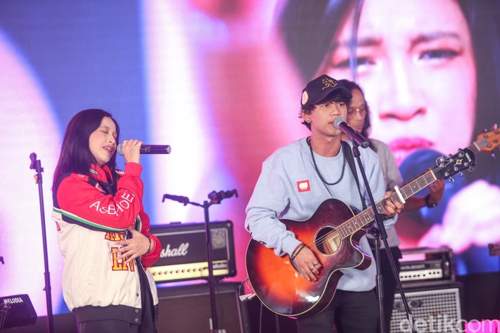 Aksi Shallee Band Guncang Panggung d'Pop Music Day