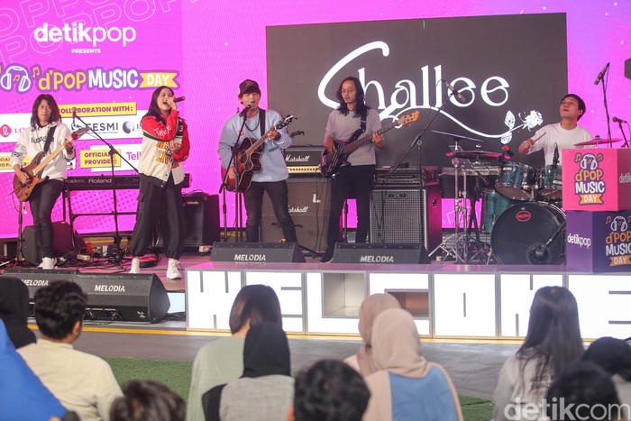 Aksi Shallee Band Guncang Panggung d'Pop Music Day