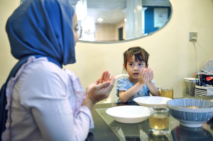 Anak puasa setengah hari