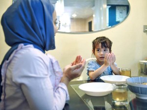 Anak Belajar Puasa, Bolehkah Berbuka dengan Yang Manis? Begini Saran IDAI