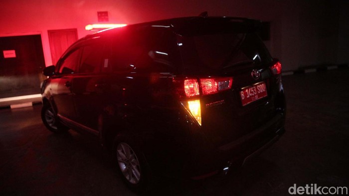 Mantan Kepala Bea Cukai Makassar, Andhi Pramono, dituntut hukuman 10 tahun dan 3 bulan penjara. Jaksa menyakini Andhi terbukti menerima gratifikasi sekitar Rp 56 miliar.