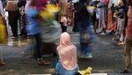 Antrean Pembeli Pangan Murah di Batang Mengular Panjang