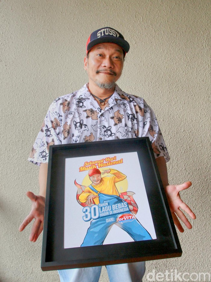 Perayaan Hari Musik Nasional yang diperingati setiap tanggal 9 Maret, menjadi sebuah wadah apresiasi tersendiri bagi para musisi Indonesia beserta karya- karya yang telah mereka kontribusikan bagi Indonesia. Iwa-K, musisi senior Indonesia yang juga berkecimpung aktif dalam dunia musik nasional sebagai seorang rapper dan penulis lagu, turut merayakan Hari Musik Nasional lewat cerita kilas balik perjalanan single, “Bebas”, yang sudah menginjak usia 30 tahun. Iwa-K menceritakan bahwa lagu ‘Bebas’ yang ia tulis terinspirasi dari bacaan mengenai sebuah aliran Buddha, zen dharma, yang percaya akan konsep kehidupan untuk membebaskan pikiran.
