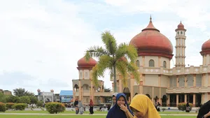 Bingkai Sepekan: Ragam Tradisi Sambut Bulan Suci