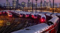Negosiasi kontrak yang terjadi secara bersamaan telah mengakibatkan beberapa pemogokan baru-baru ini di sektor kereta api, udara, dan transportasi lokal di Jerman. AP/Michael Probst