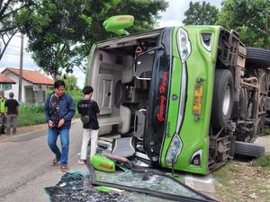 Bus Tujuan Jakarta Tabrak Rumah di Sumenep, Sempat Terseret 20 Meter