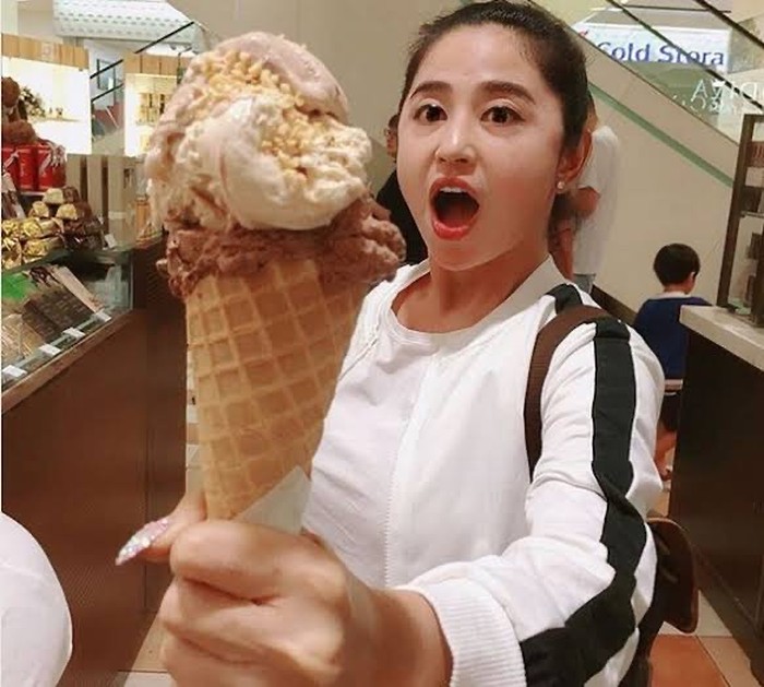 Dewi Perssik Doyan Makan Bakso hingga Ikan Pedas yang Bikin Laper Dewi Perssik Doyan Makan Bakso hingga Ikan Pedas yang Bikin Laper