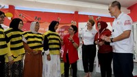 Acara yang merupakan hasil kolaborasi program The Human Safety Net Indonesia dan Komunitas Ibu Profesional ini turut dihadiri oleh manajemen Generali Indonesia dan Generali Group, yakni Edy Tuhirman (CEO), Vivin Arbianti Gautama (Chief Marketing Officer) dan Emma Ursich (Executive Officer of The Human Safety Net) serta Septi Peni Wulandani selaku Founder Komunitas Ibu Profesional.